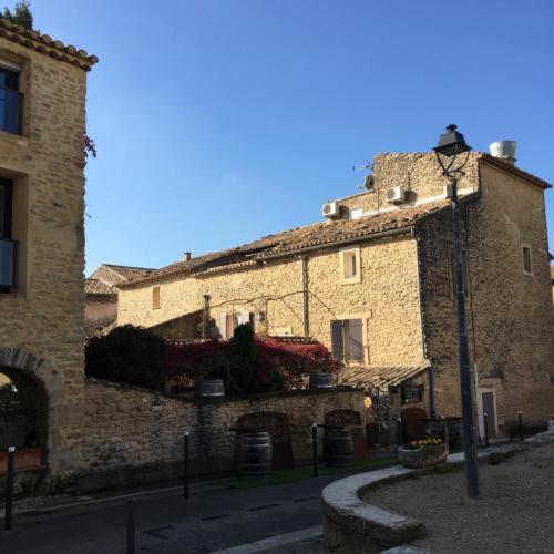 Les Chambres Du Vieux Bistrot Cabrieres-d'Avignon Exterior foto